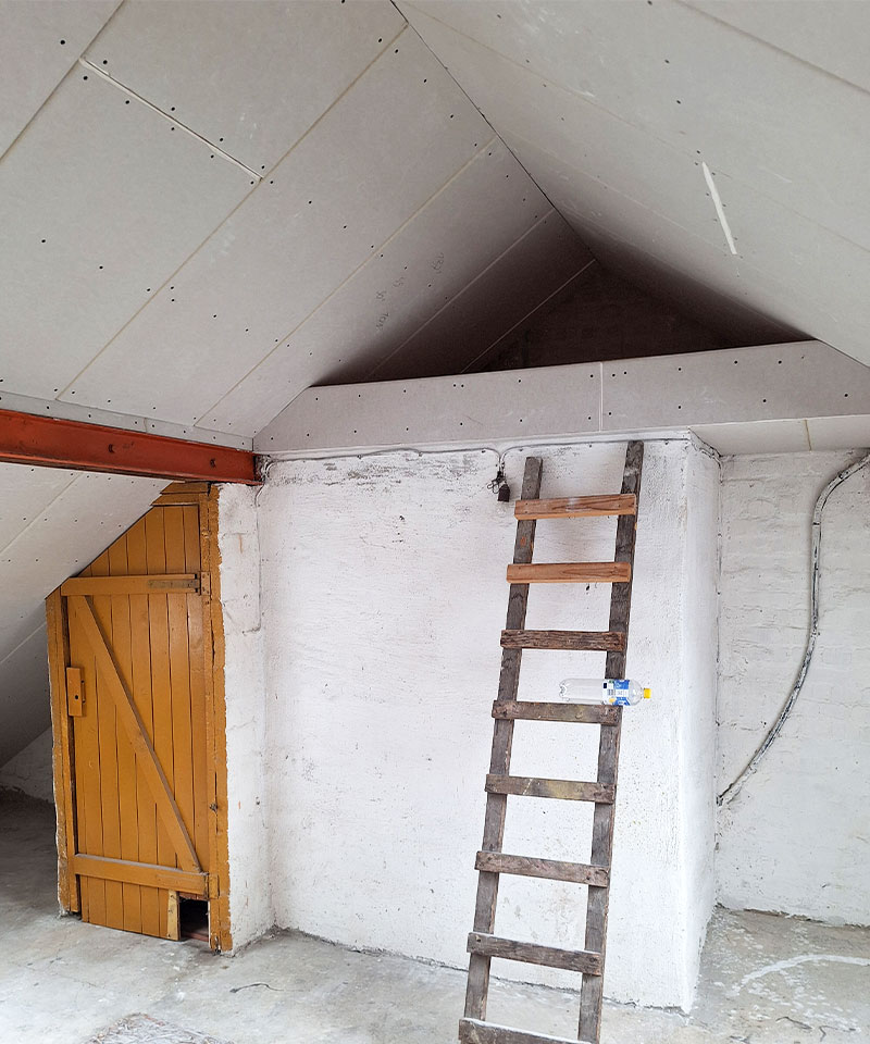 Dachausbau in Bad Segeberg – gedämmter Dachboden mit neuer Verkleidung vom Dachdecker.