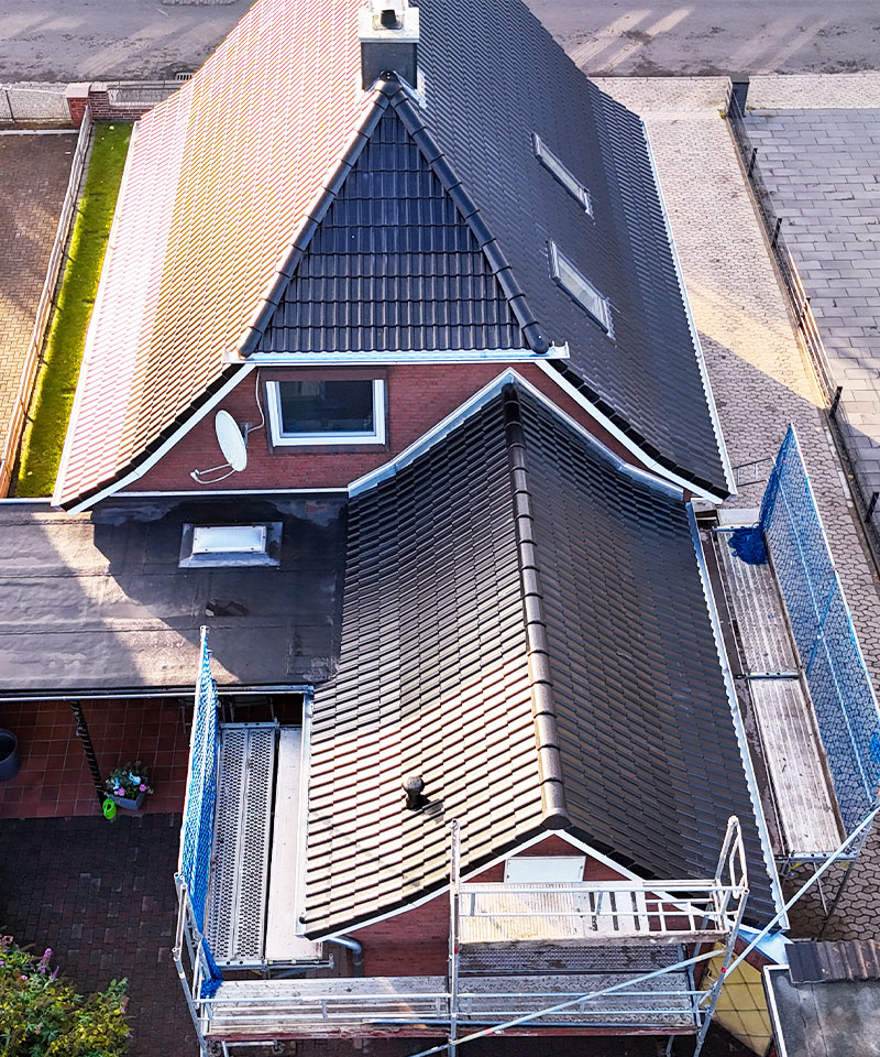 Dachdecker Bordesholm - Energetische Dachsanierung aus der Vogelperspektive in Bordesholm