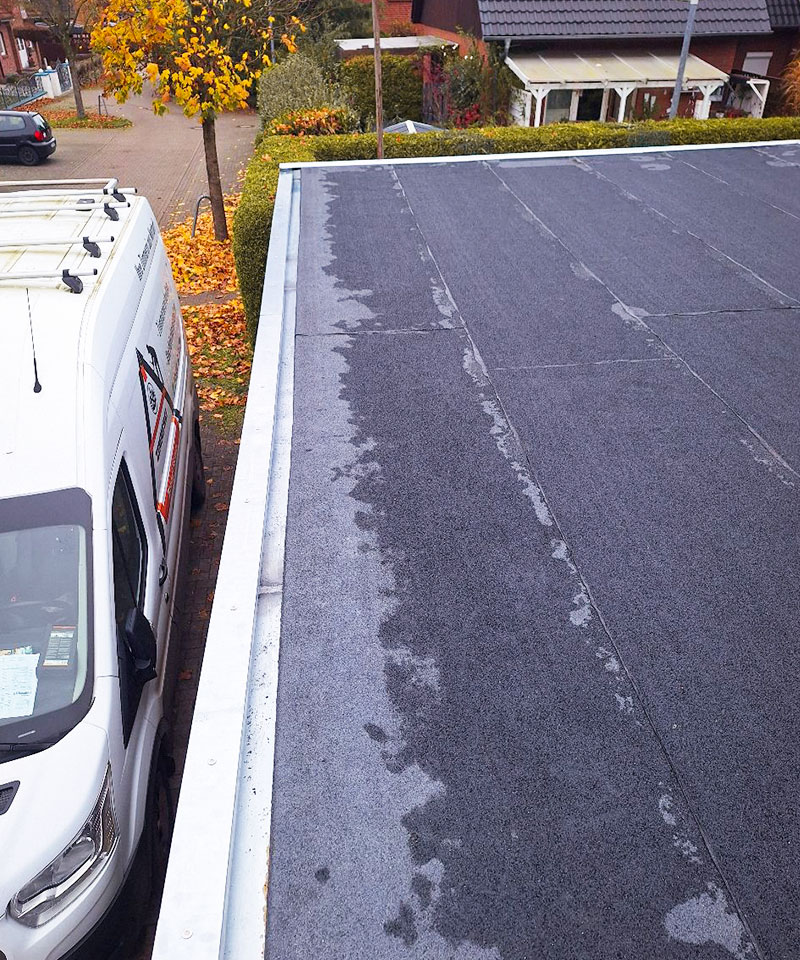 Zimmerei Bad Bramstedt - Flachdachsanierung mit Regenrinnenerneuerung