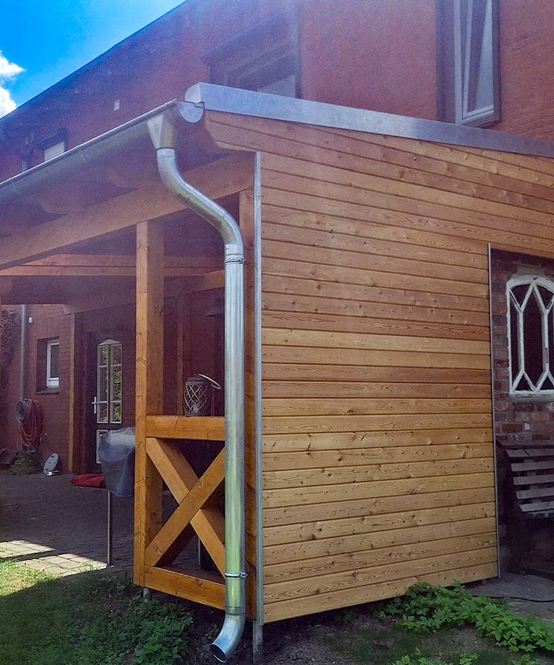 Zimmerei Itzehoe - Holzanbau im Garten, ähnlich wie ein Carport