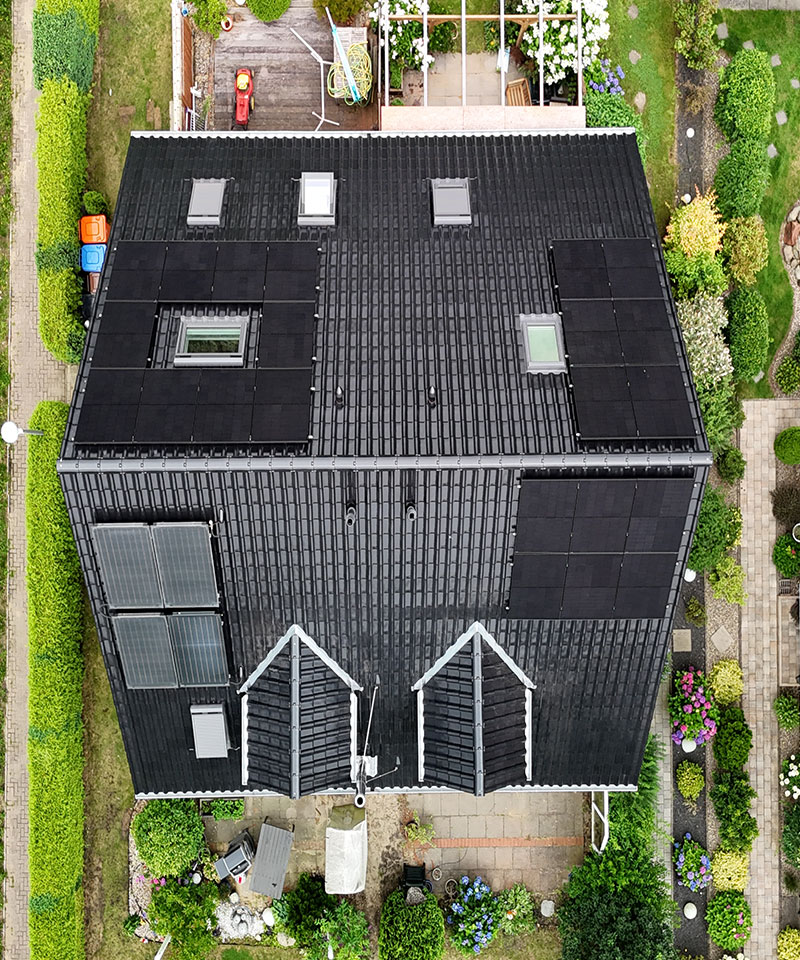 Zimmerei Kiel - fertige Dachsanierung aus der Vogelperspektive